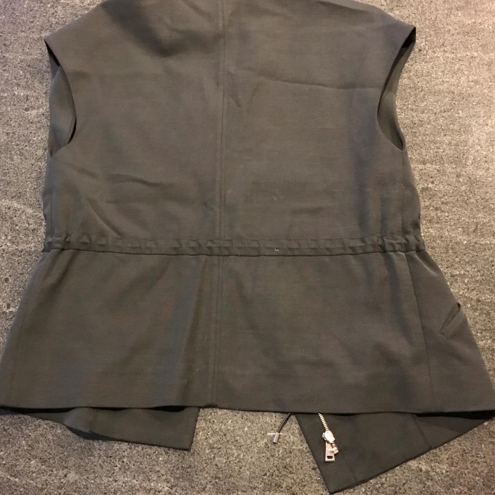 VEST - Picture 2 of 2
